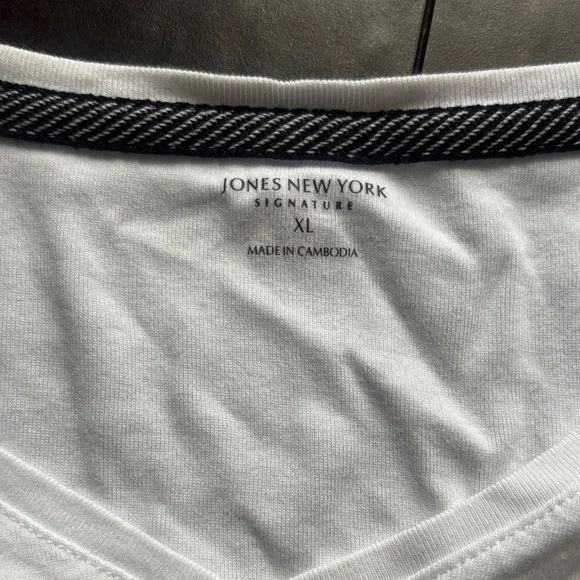 Jones New York White Short Sleeve Tee - Picture 2 of 3